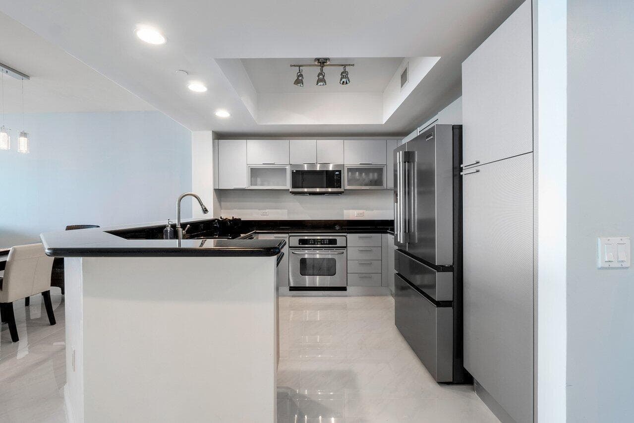 2650 Lake Shore Drive 1003 photo 11