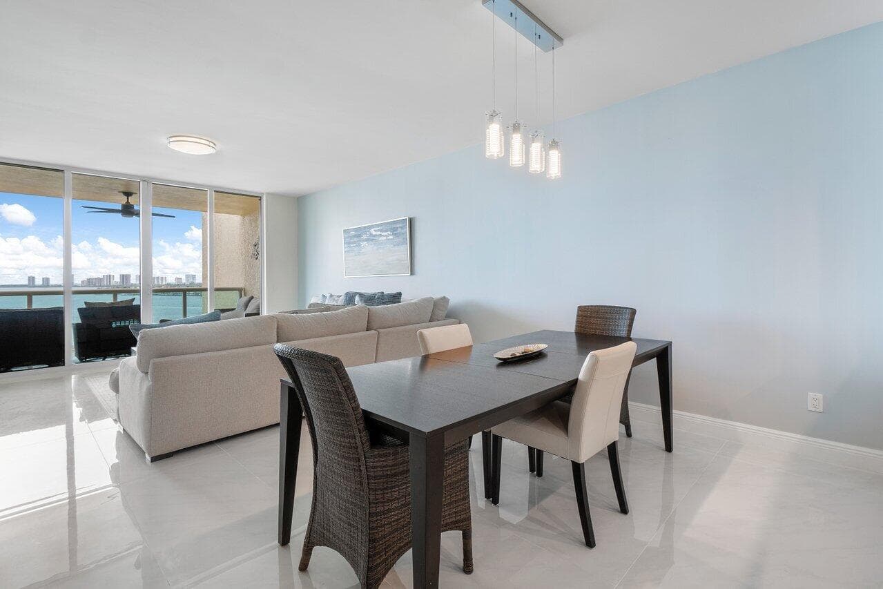 2650 Lake Shore Drive 1003 photo 8