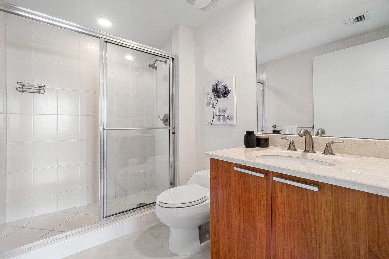 2650 Lake Shore Drive 1003 photo 21