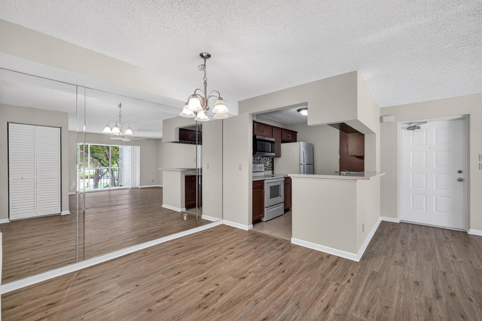 2512 SE Anchorage Cove 2 photo 2