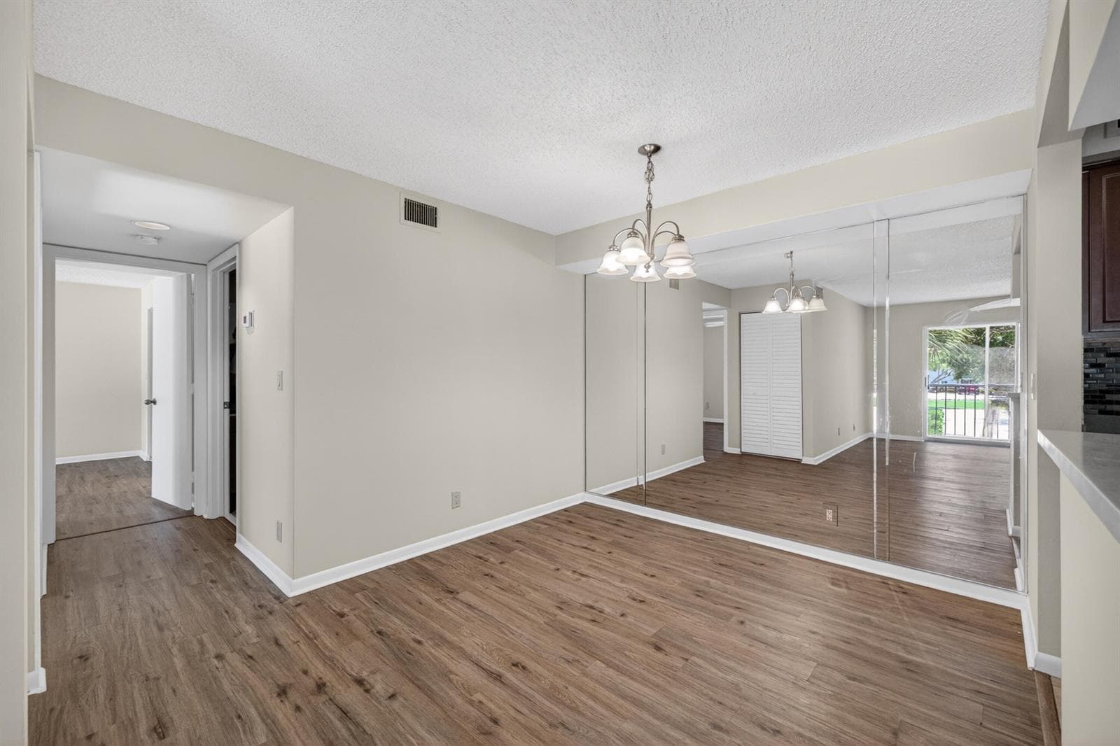 2512 SE Anchorage Cove 2 photo 6