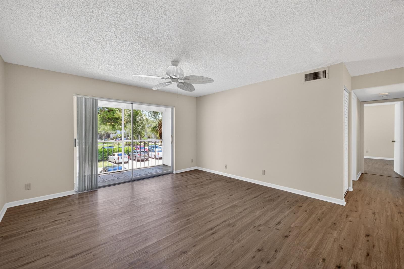 2512 SE Anchorage Cove 2 photo 3