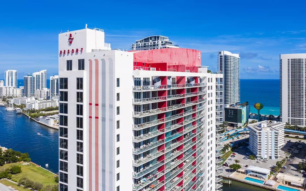 2602 E Hallandale Beach Blvd R1708 photo 2