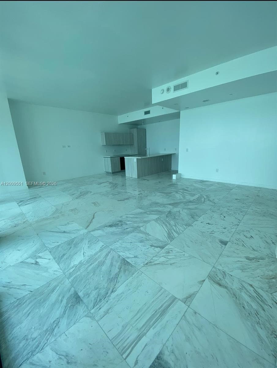480 31st St 2403 photo 16