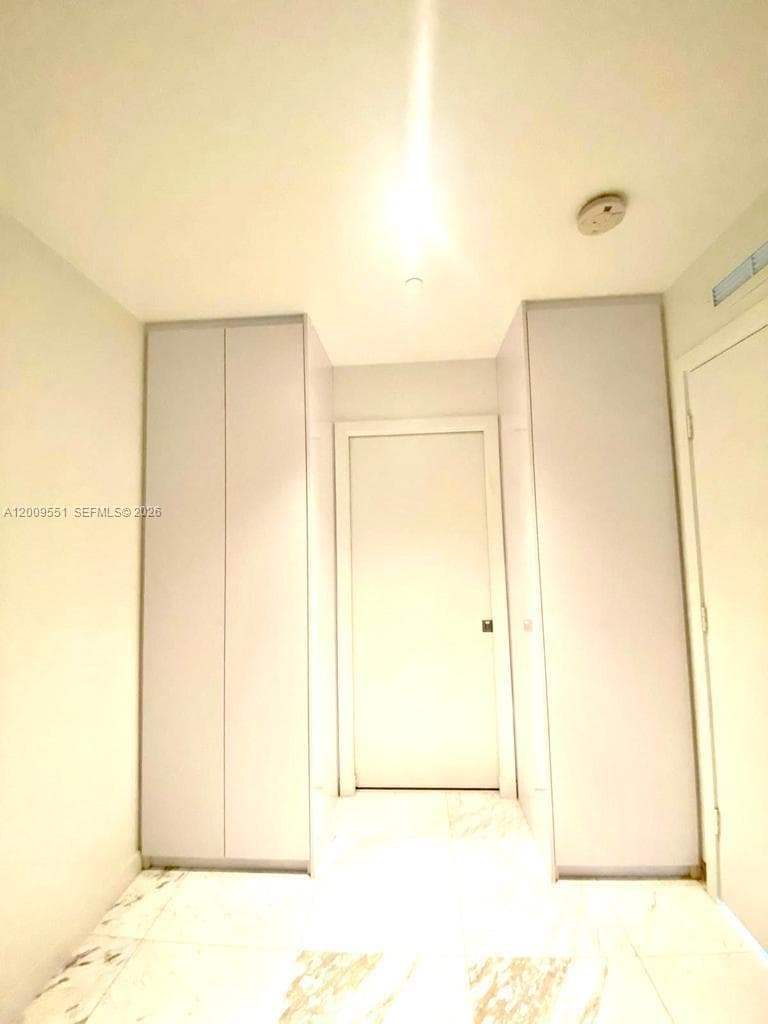 480 31st St 2403 photo 9