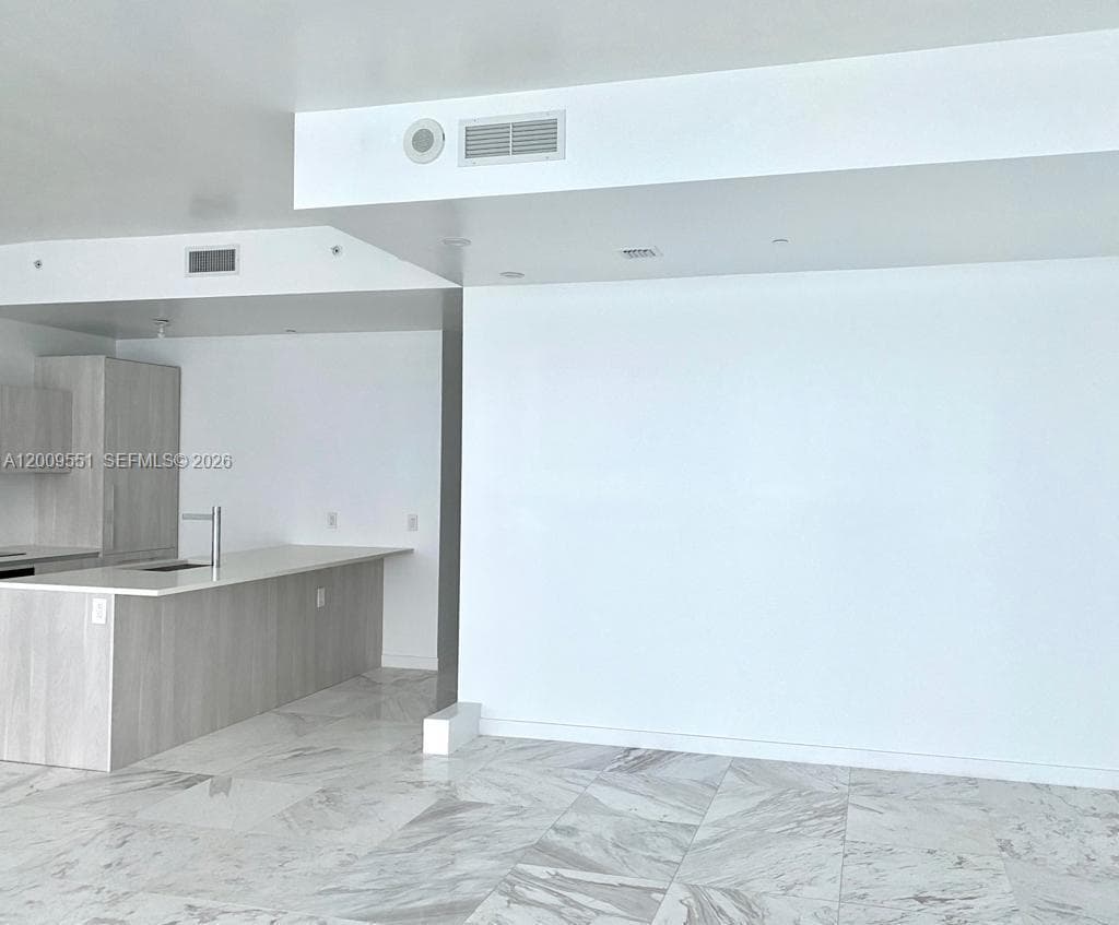 480 31st St 2403 photo 11