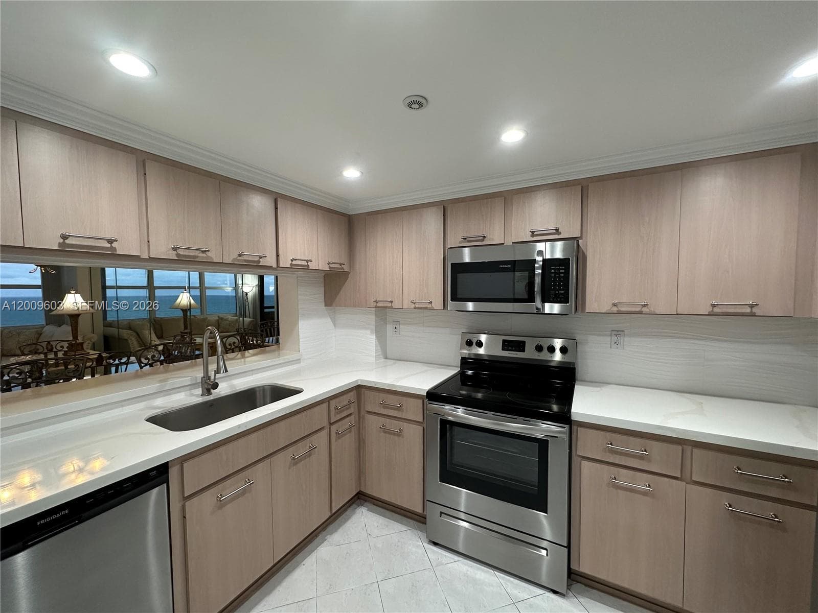 2555 Collins Ave 1403 photo 6