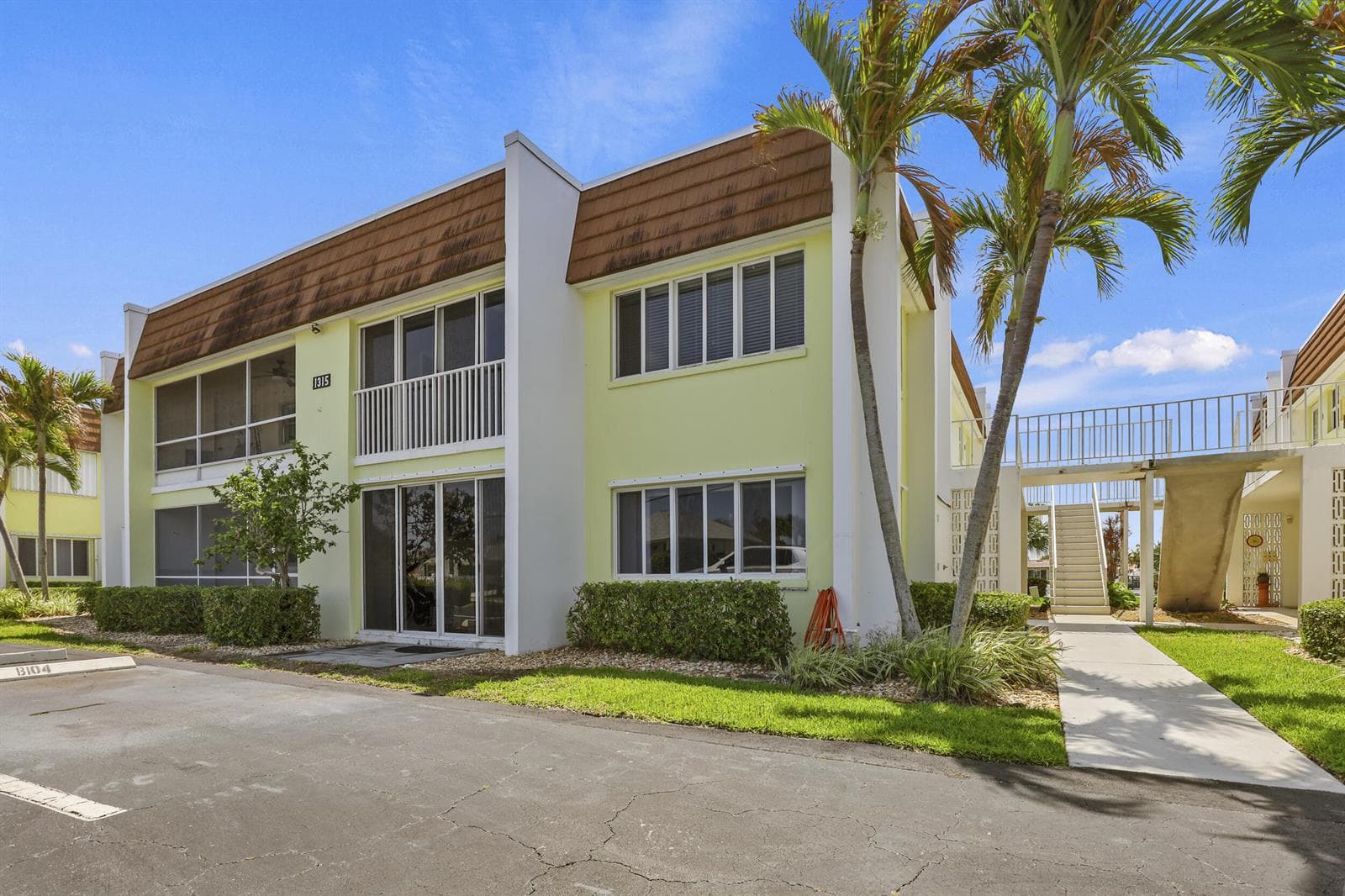 1315 Bayshore Drive 102 photo 3