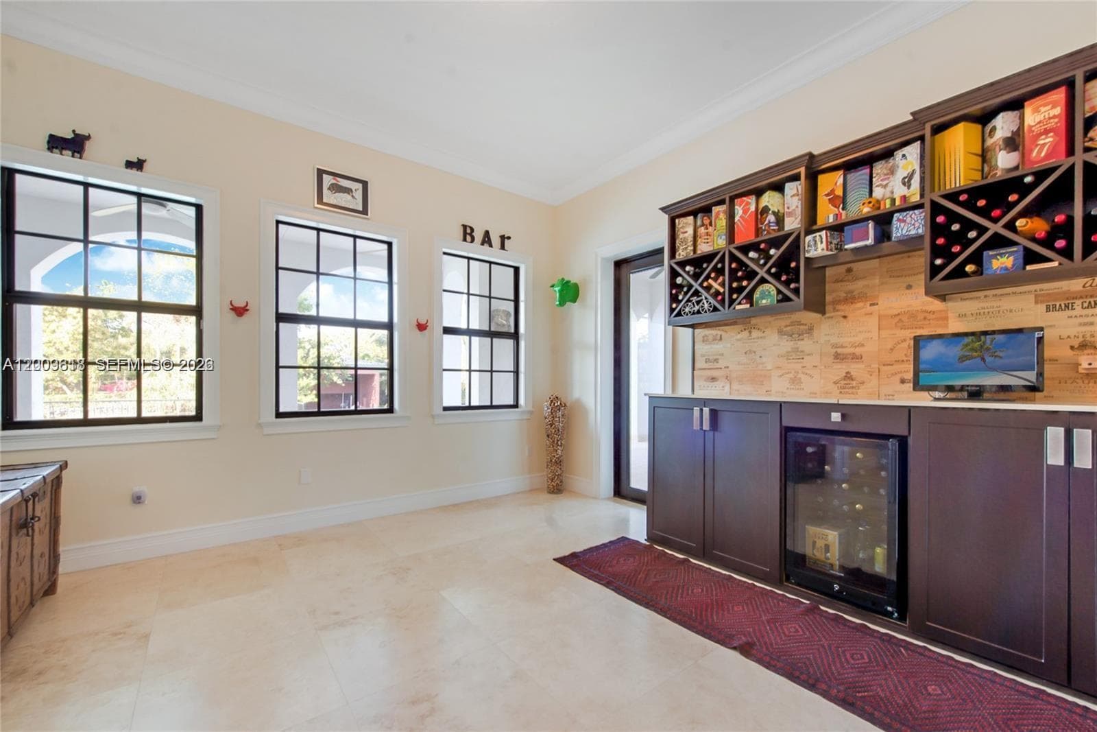 1151 Alhambra Cir photo 4