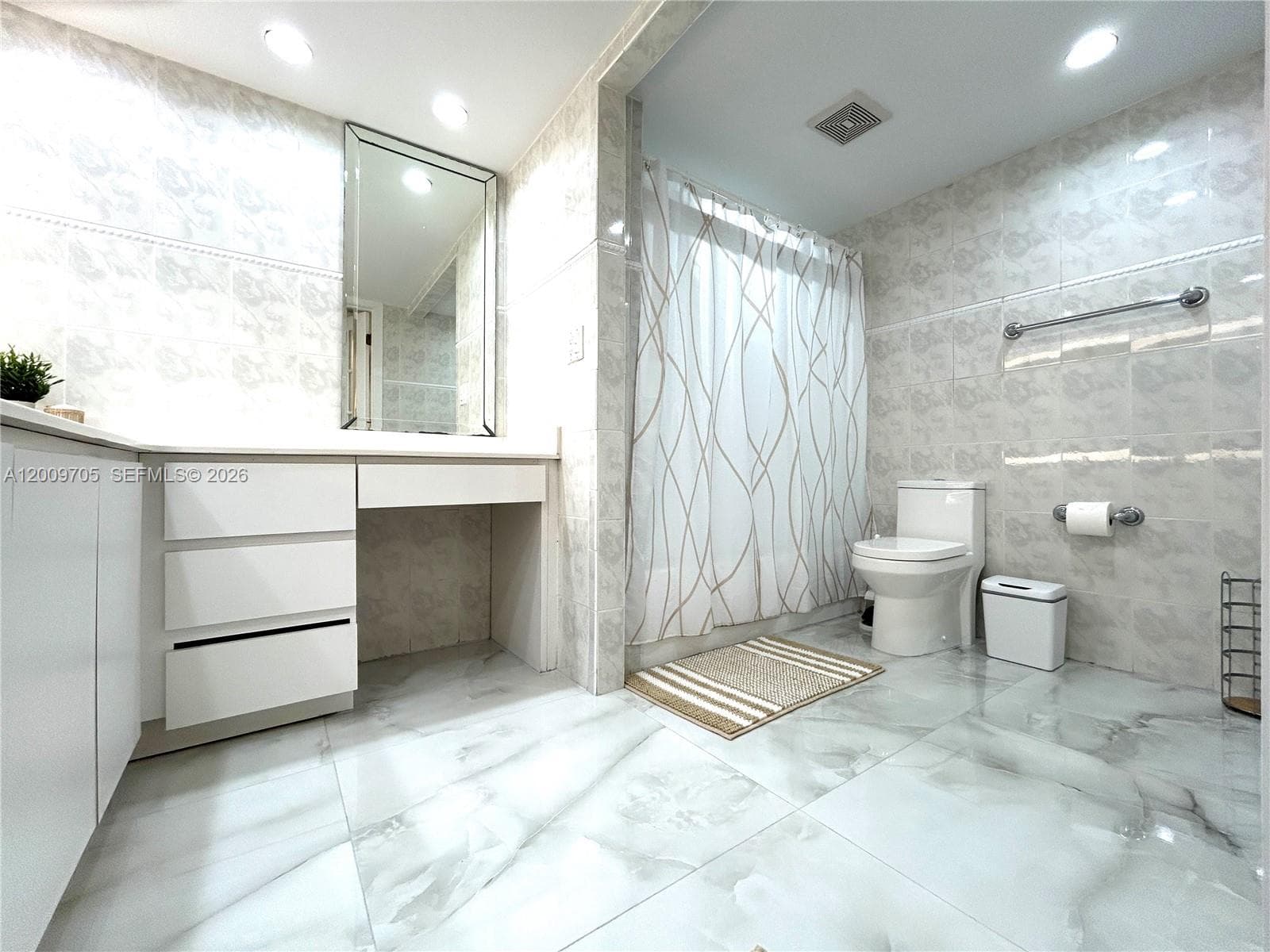 6039 Collins Ave 1507 photo 12