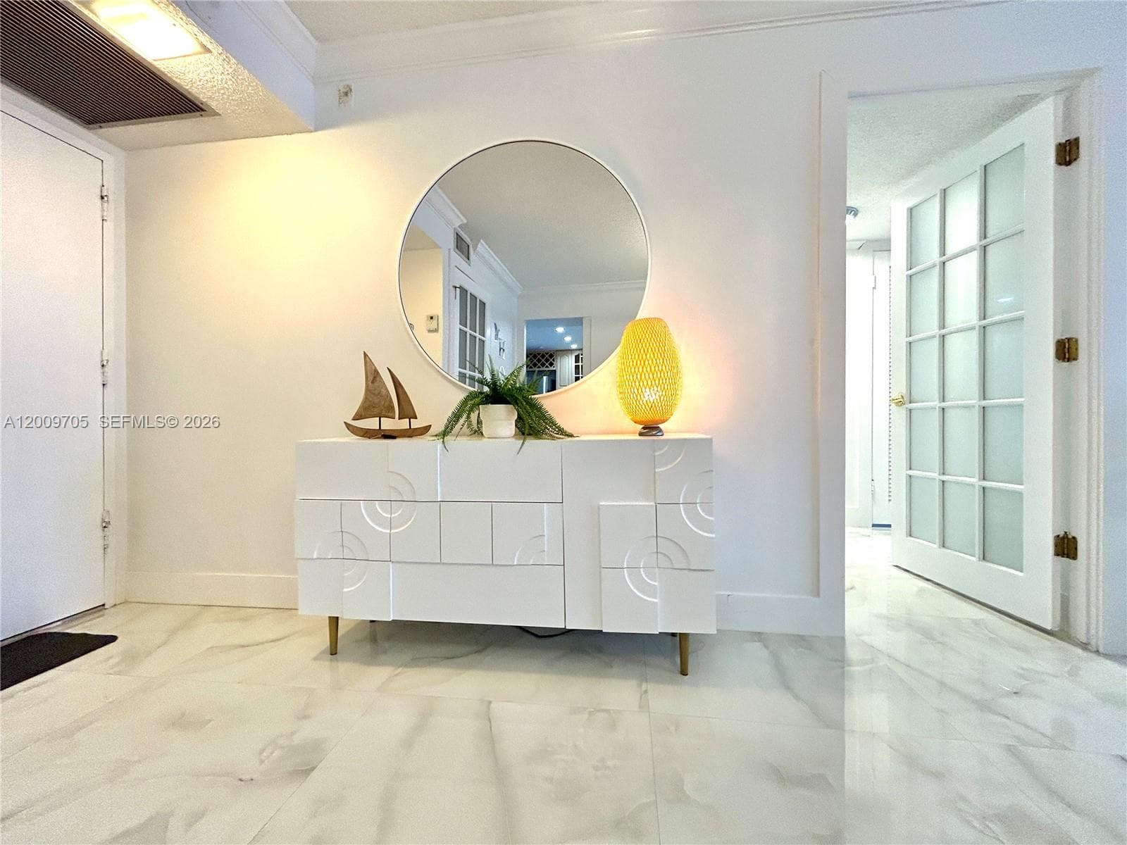6039 Collins Ave 1507 photo 3