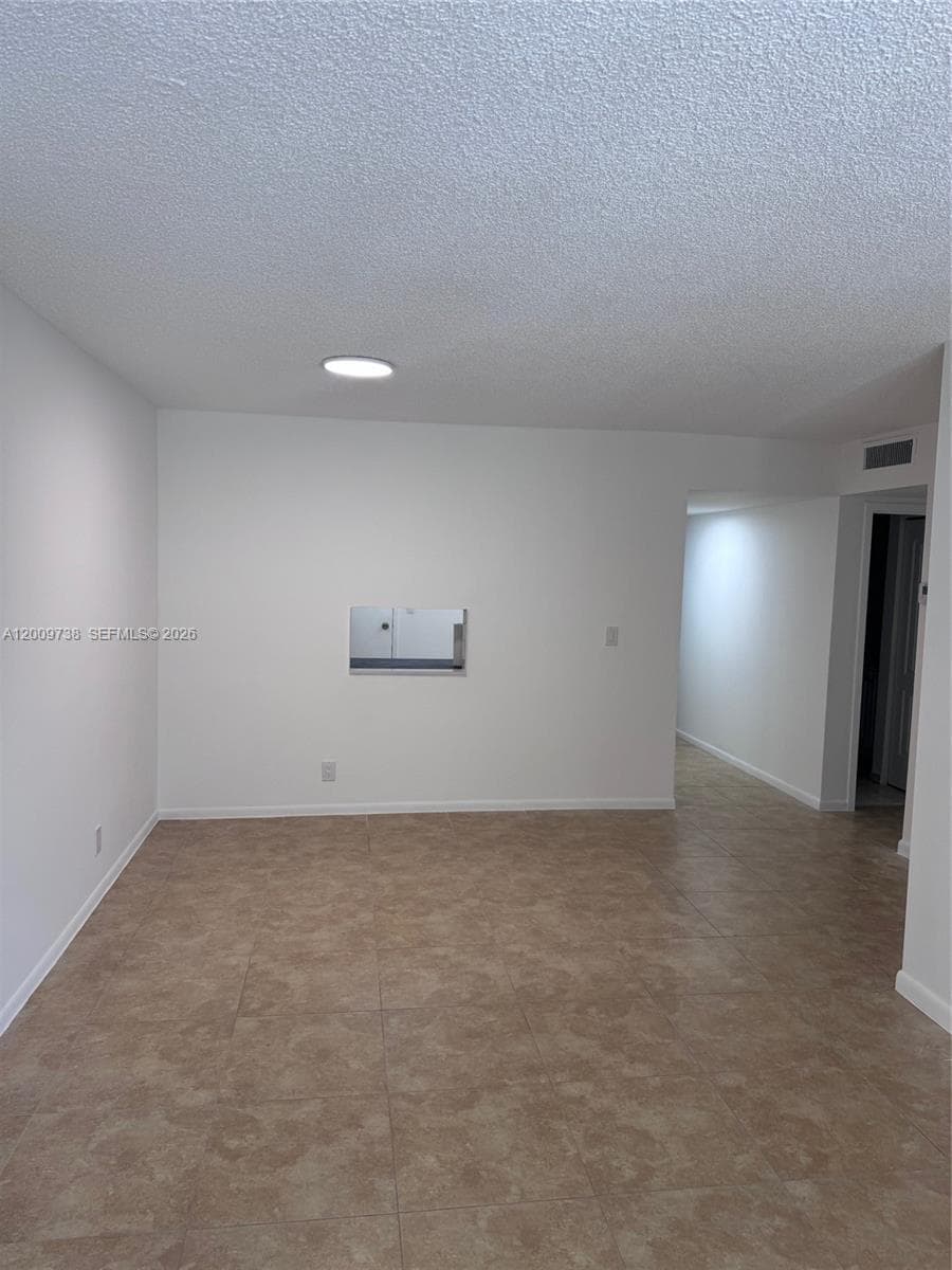 2821 Miami Beach Blvd 3K photo 12