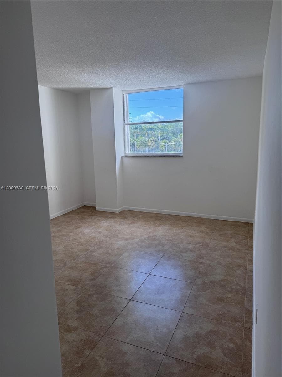 2821 Miami Beach Blvd 3K photo 7