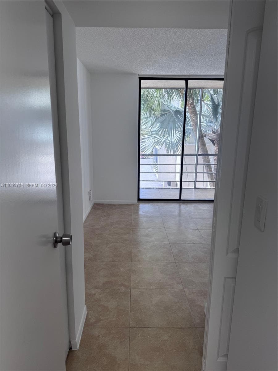 2821 Miami Beach Blvd 3K photo 5