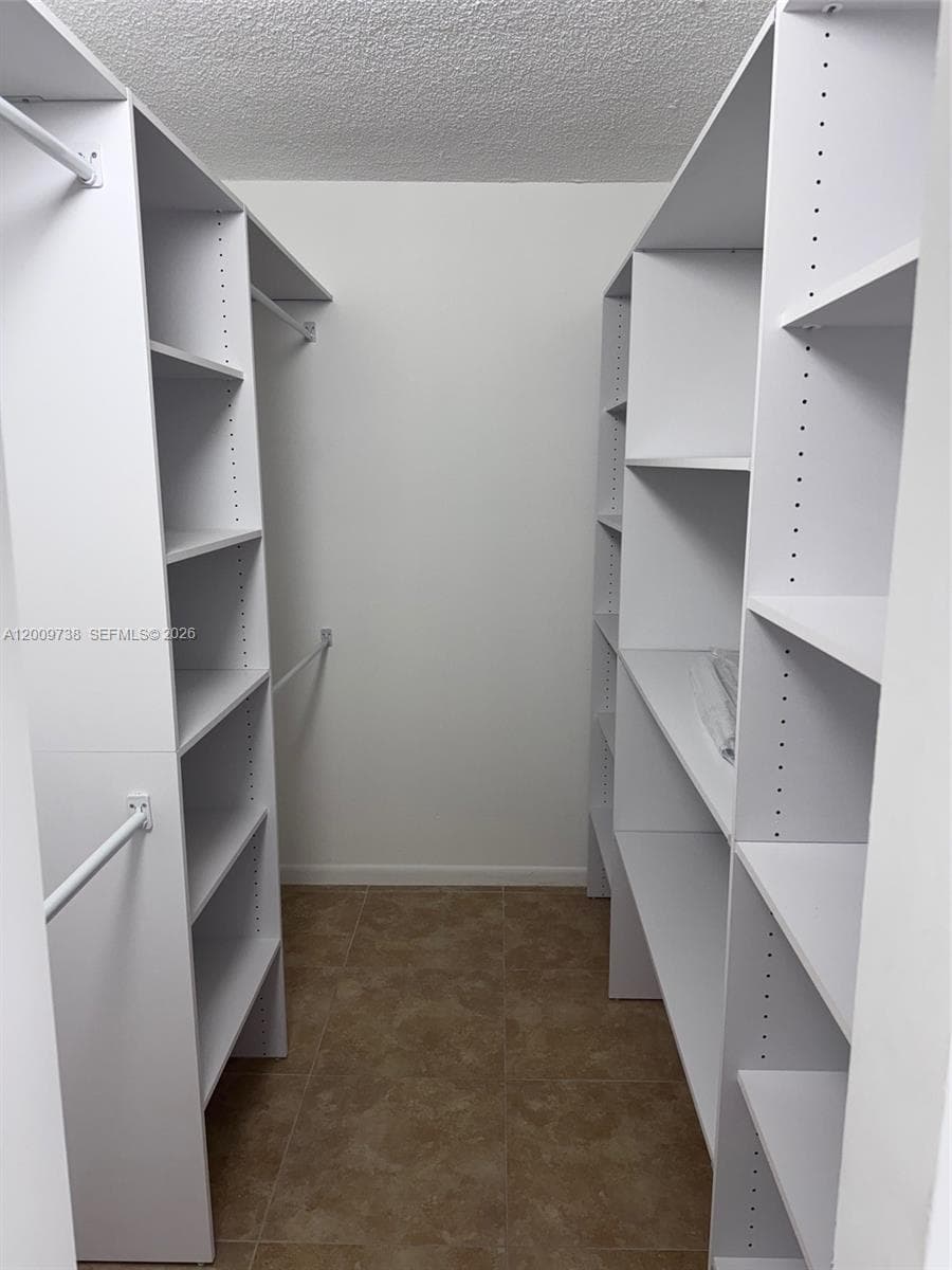 2821 Miami Beach Blvd 3K photo 9