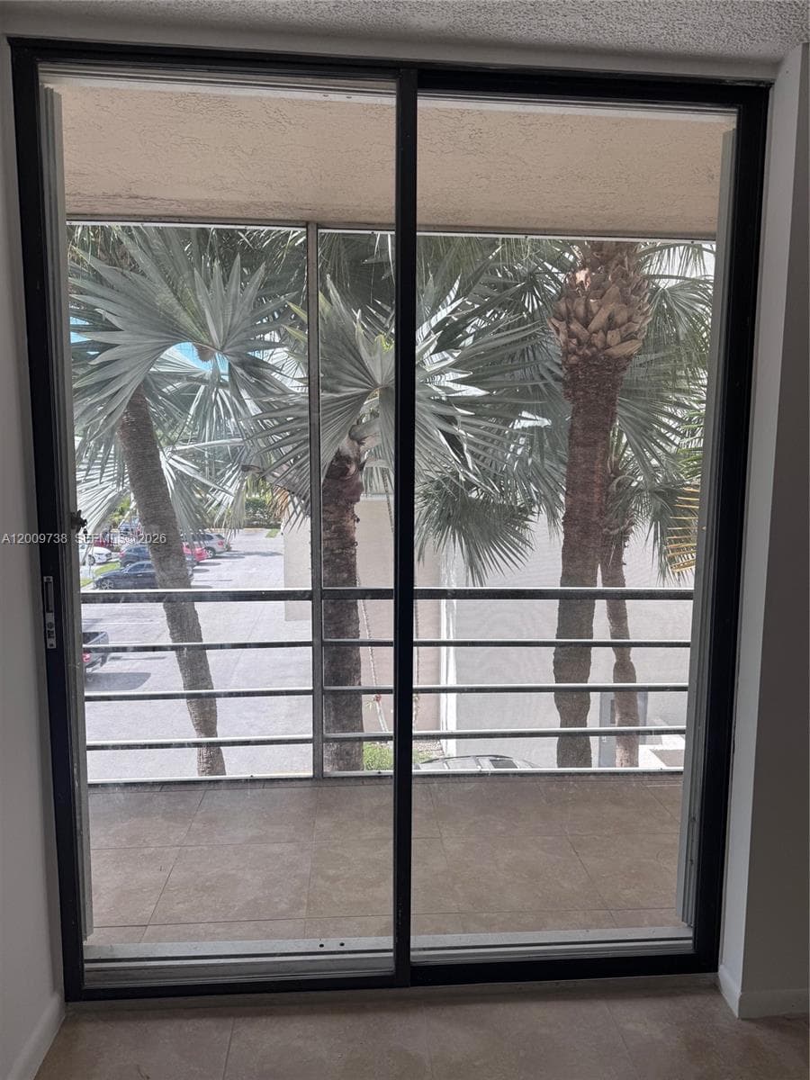 2821 Miami Beach Blvd 3K photo 10