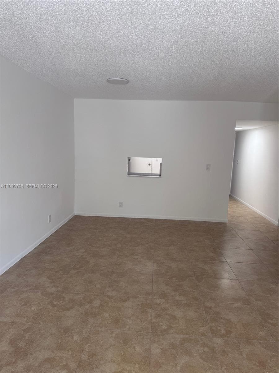 2821 Miami Beach Blvd 3K photo 11