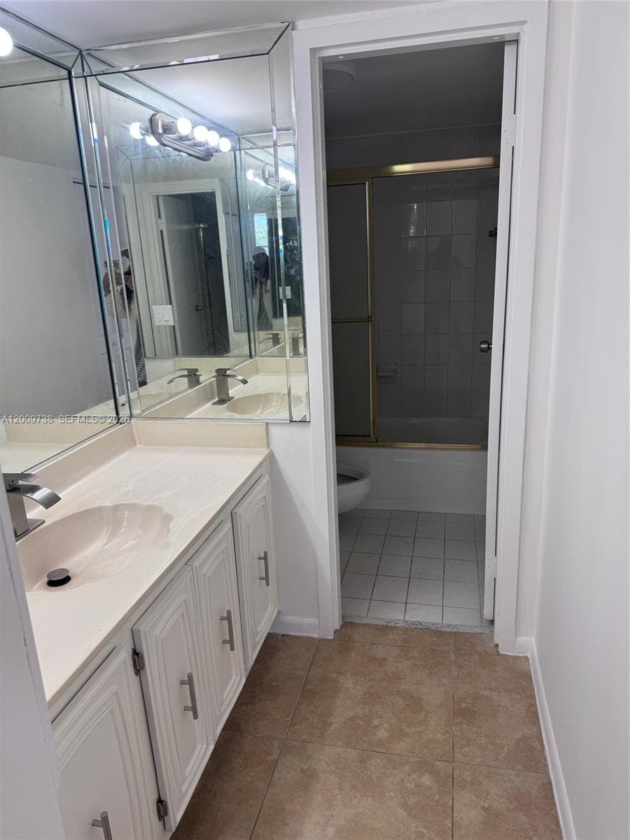 2821 Miami Beach Blvd 3K photo 8