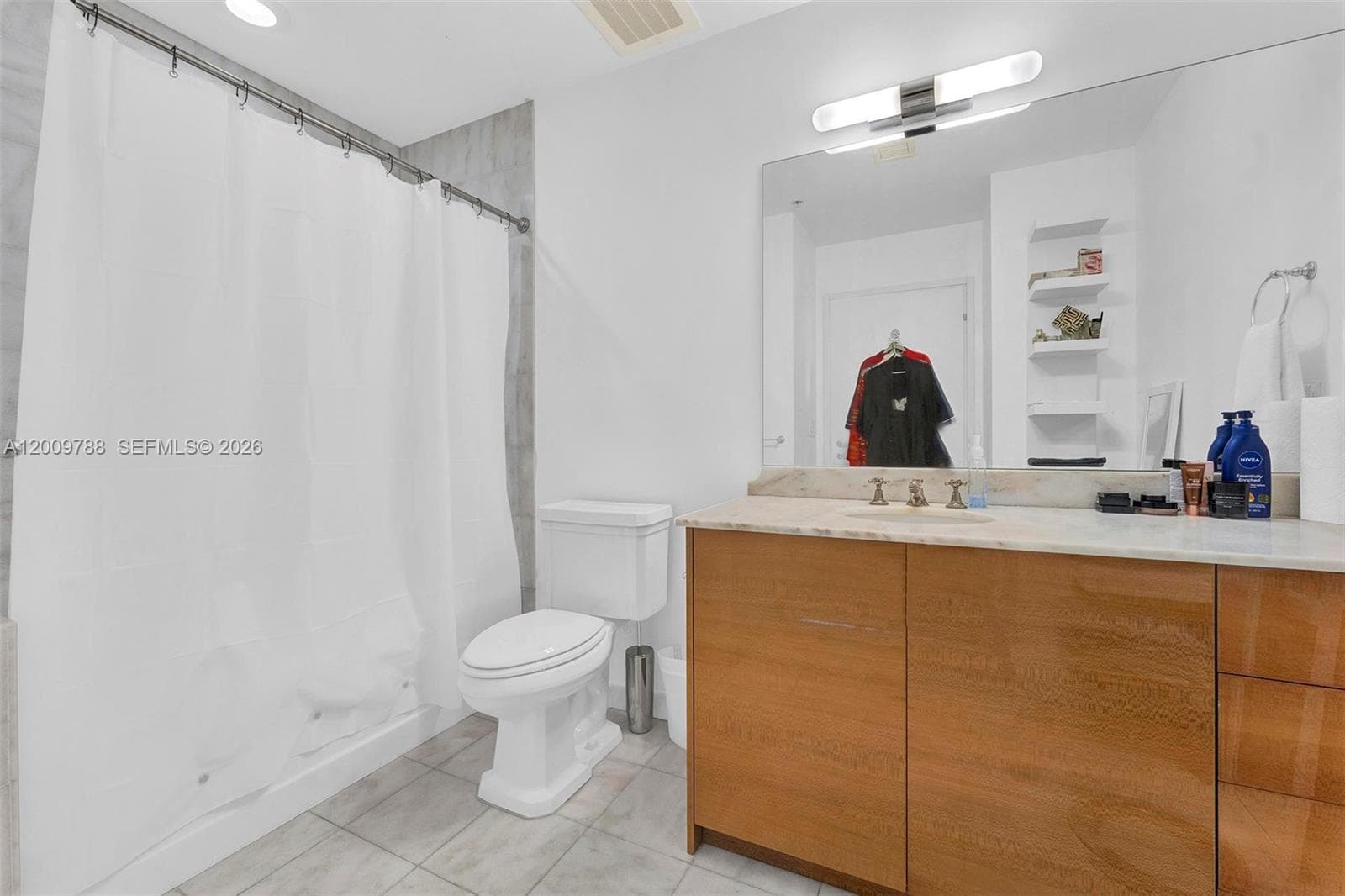 50 Pointe Dr 2102 photo 5