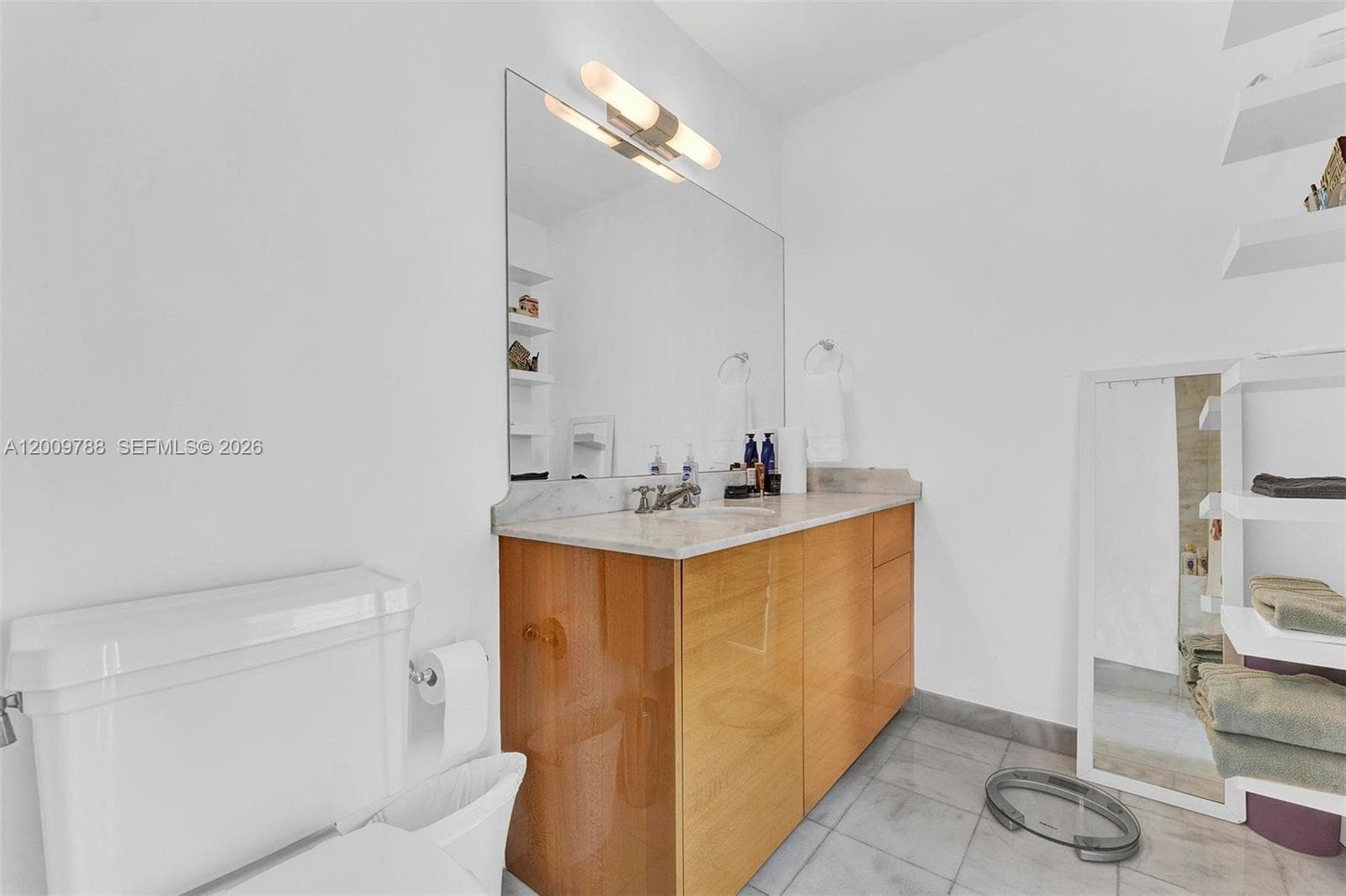 50 Pointe Dr 2102 photo 15