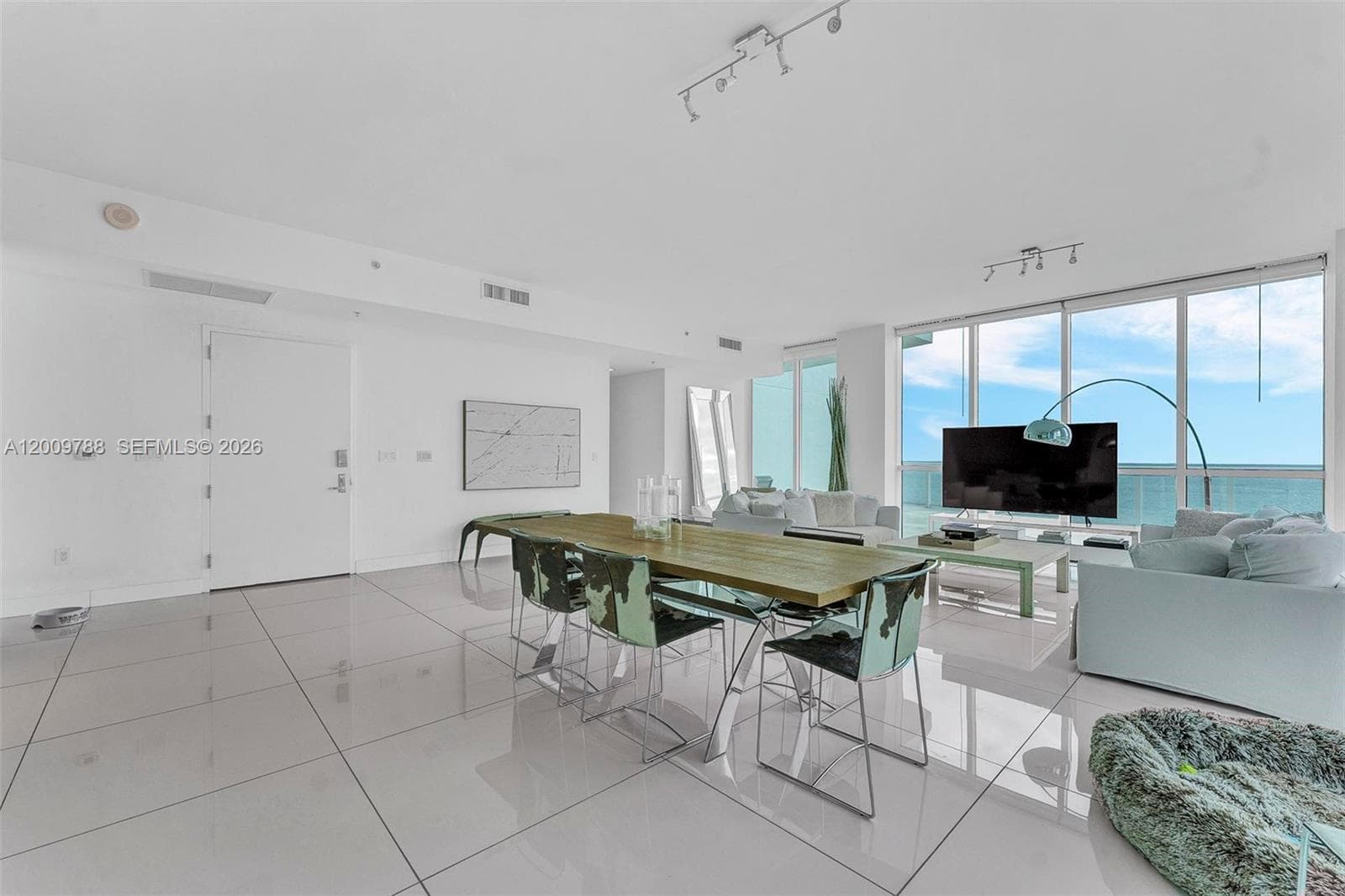 50 Pointe Dr 2102 photo 19