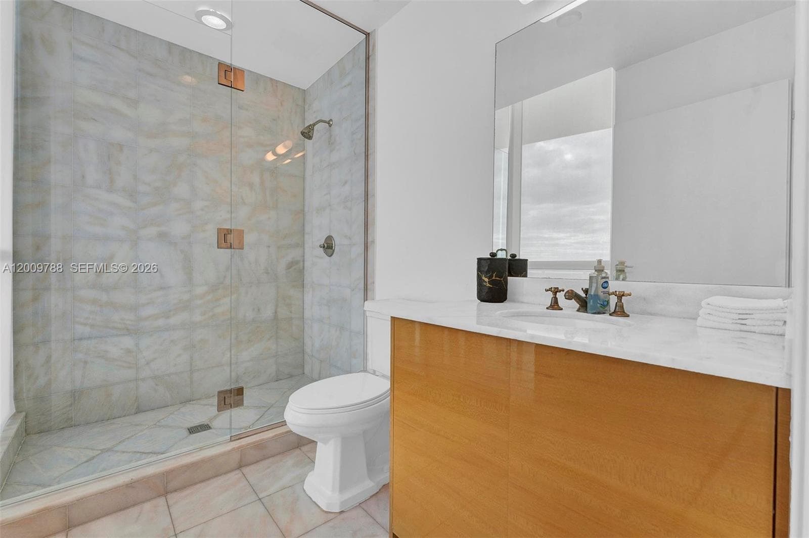 50 Pointe Dr 2102 photo 8