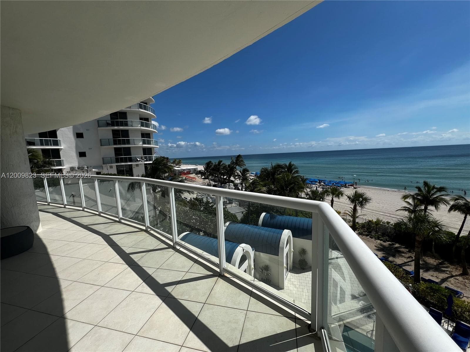 18671 Collins Ave 402 photo 2