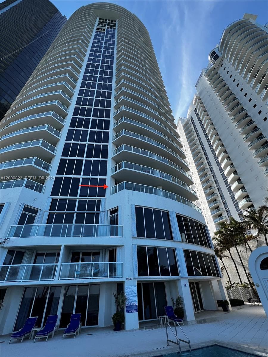 18671 Collins Ave 402 photo 4