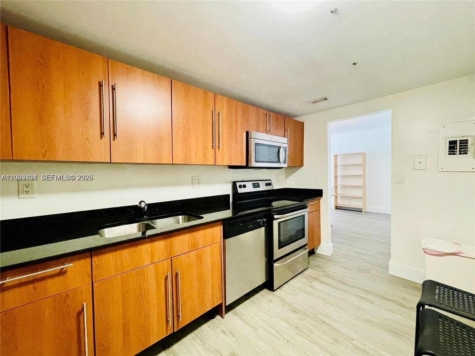 3001 Ocean Dr 101 photo 7