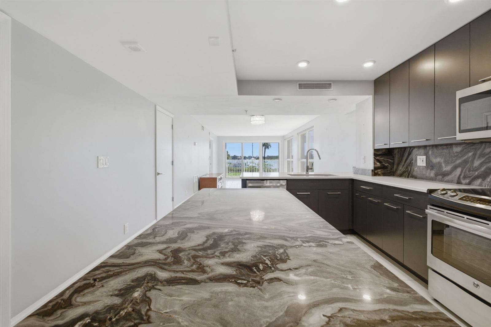 3901 S Flagler Drive 203 photo 1