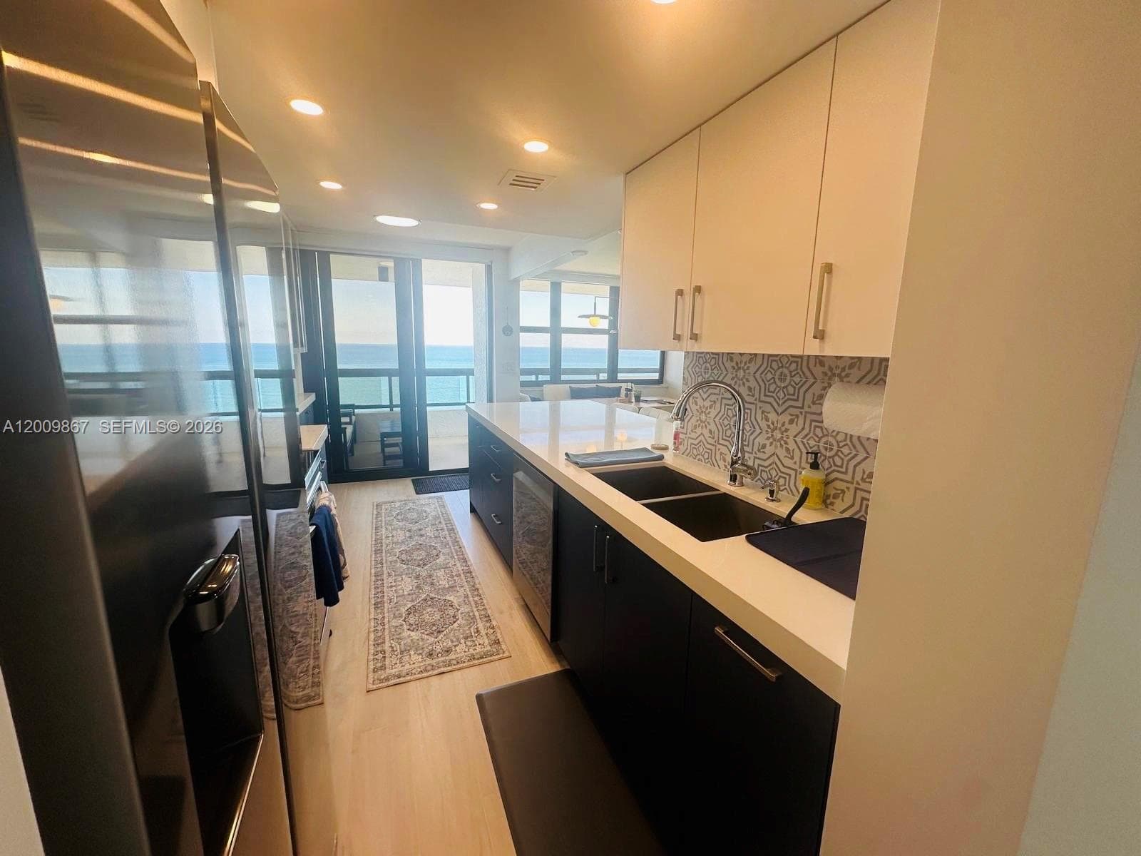 2555 Collins Ave 2411 photo 2