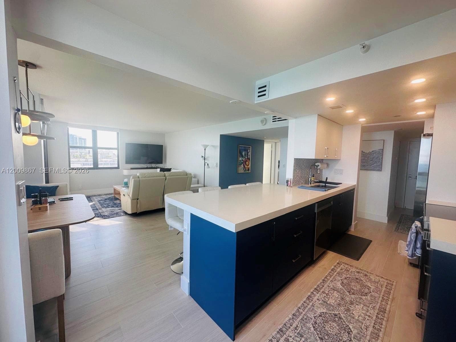 2555 Collins Ave 2411 photo 3