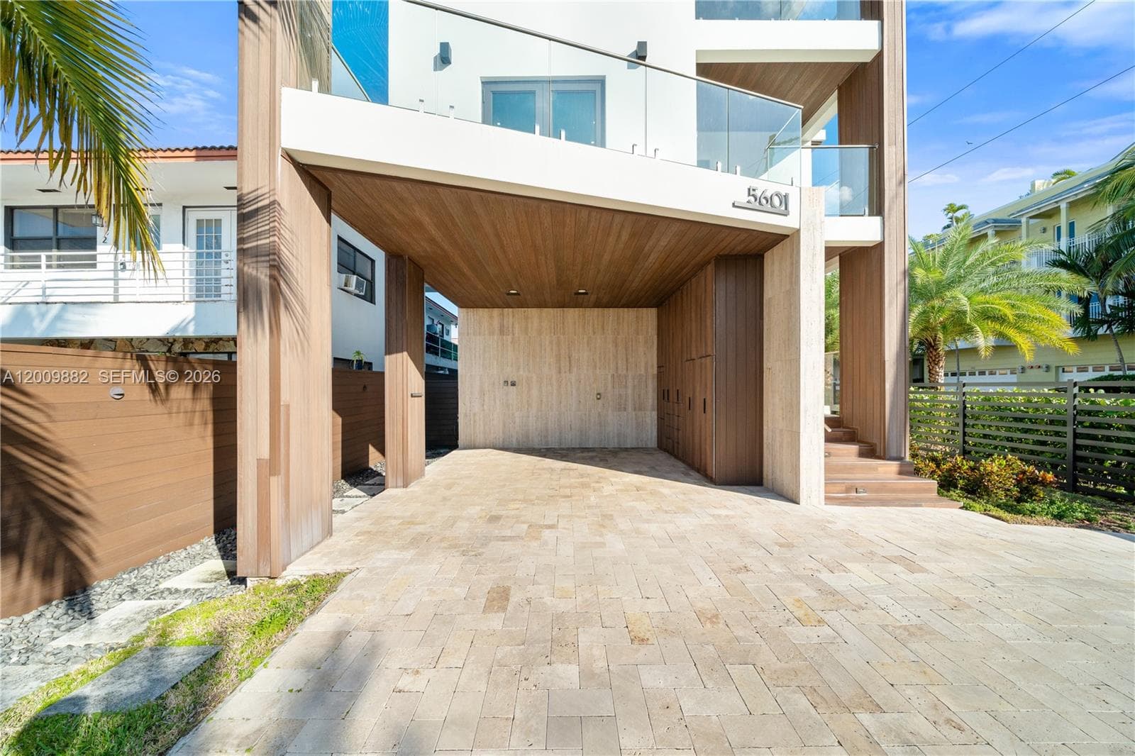 5601 N Ocean Dr 5601 photo 2