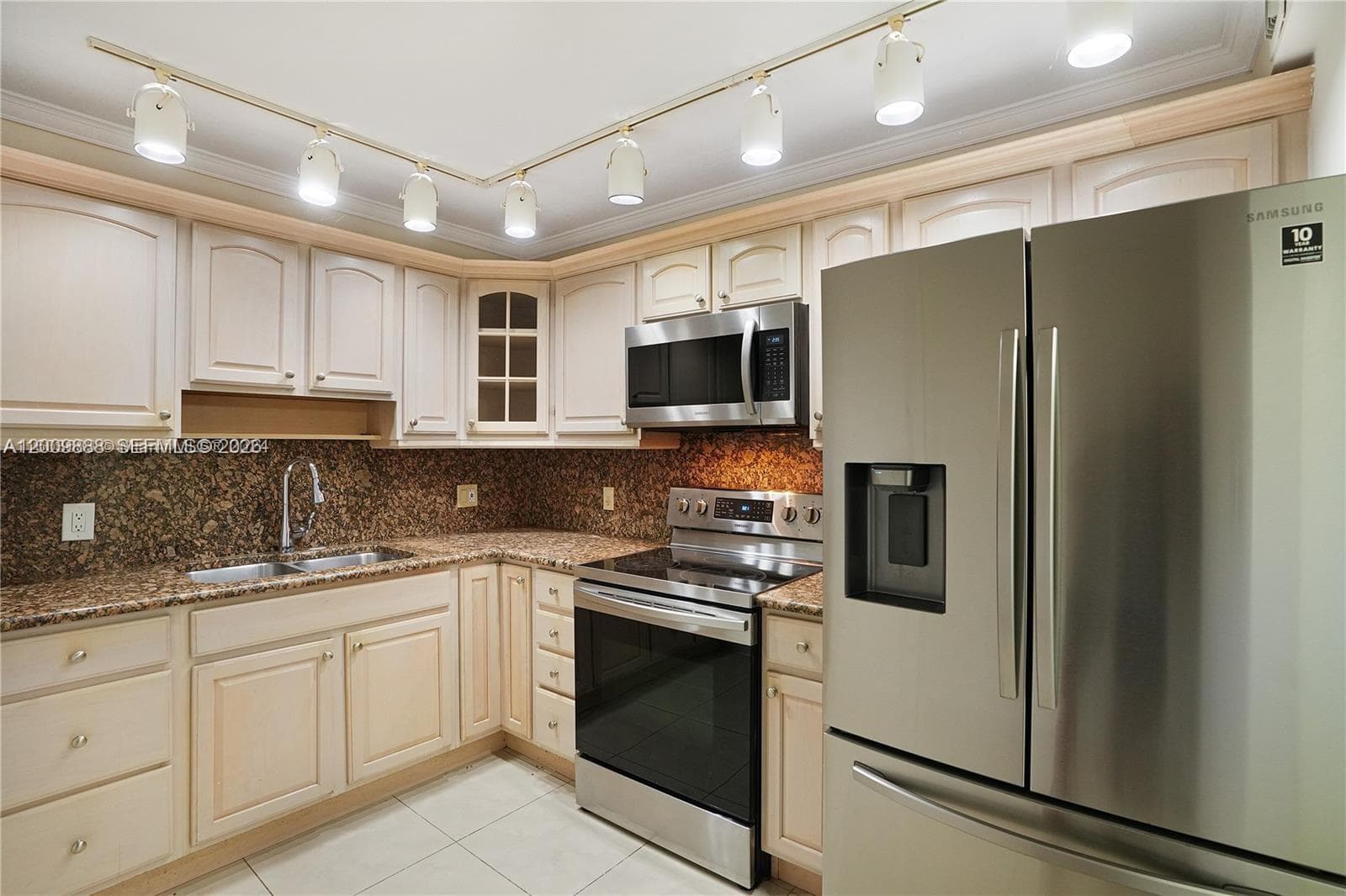3800 Ocean Dr 414 photo 2