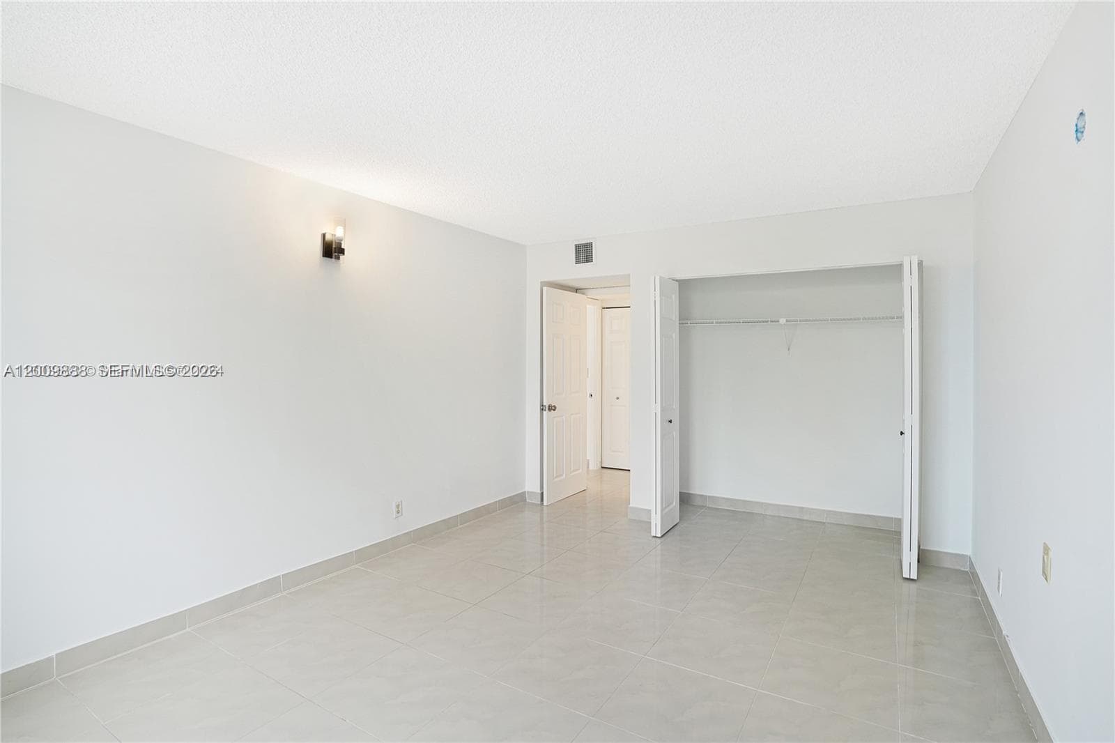 3800 Ocean Dr 414 photo 4