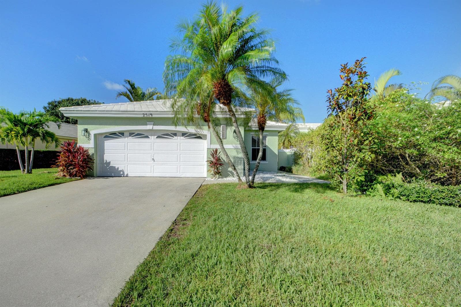 2519 Country Golf Drive photo 1