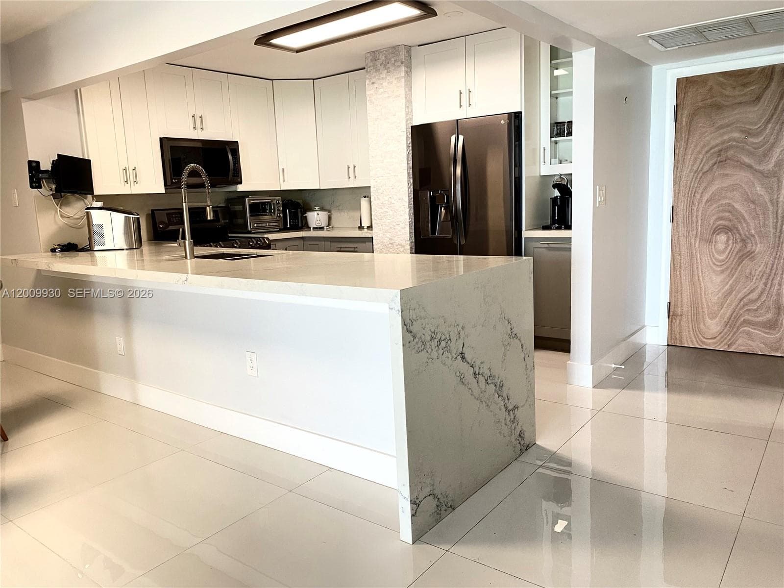 6450 Collins Ave 1004 photo 3