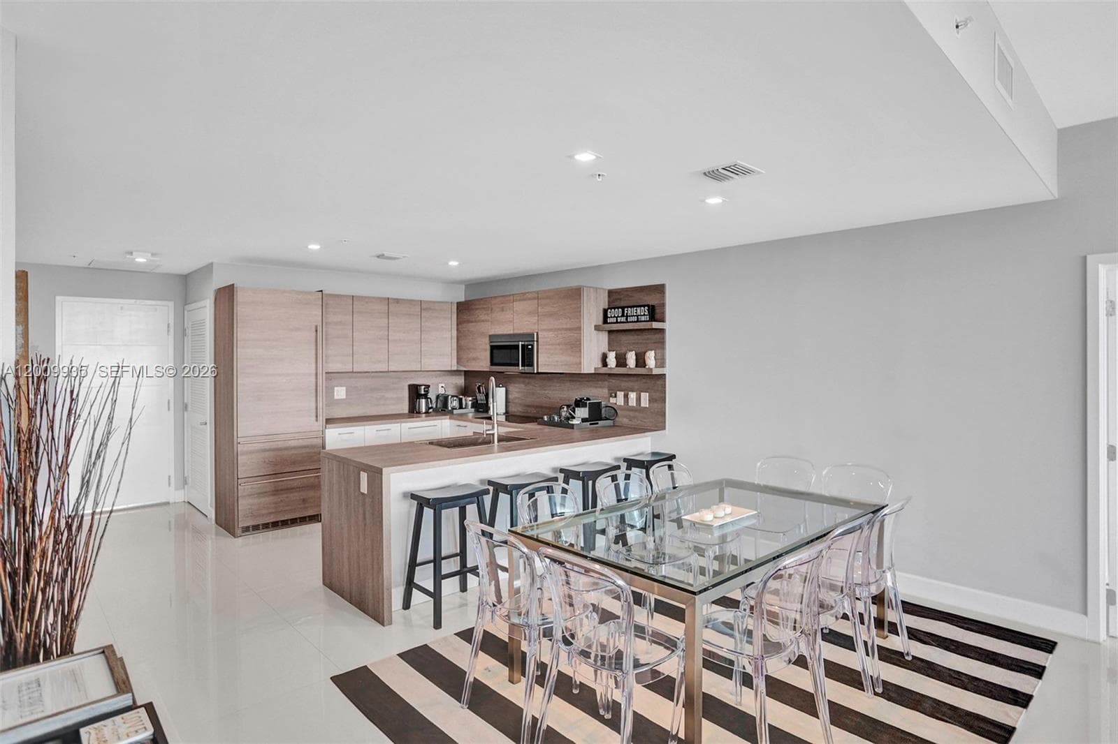 400 Sunny Isles Blvd 2021 photo 9