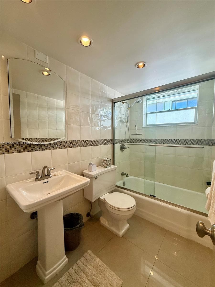 467 Golden Isles Dr 310 photo 9