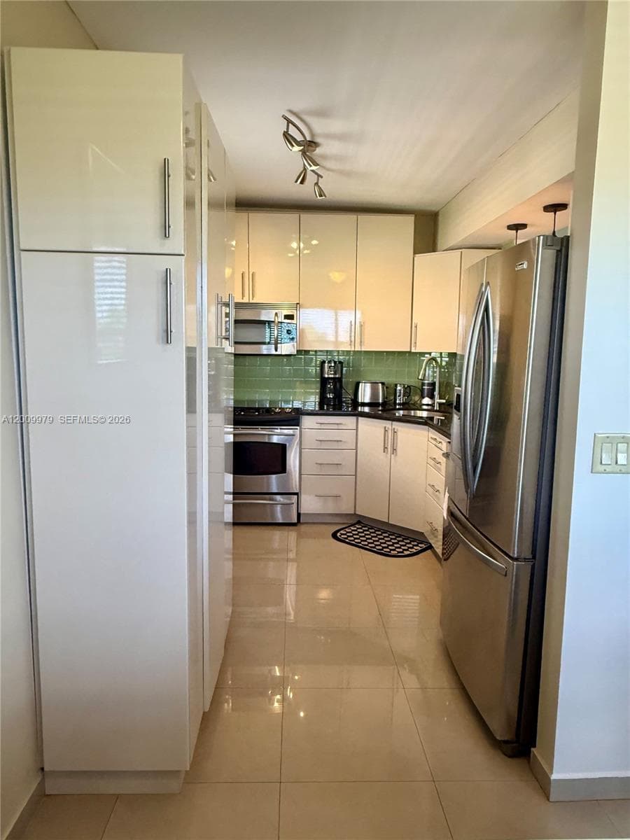 467 Golden Isles Dr 310 photo 4