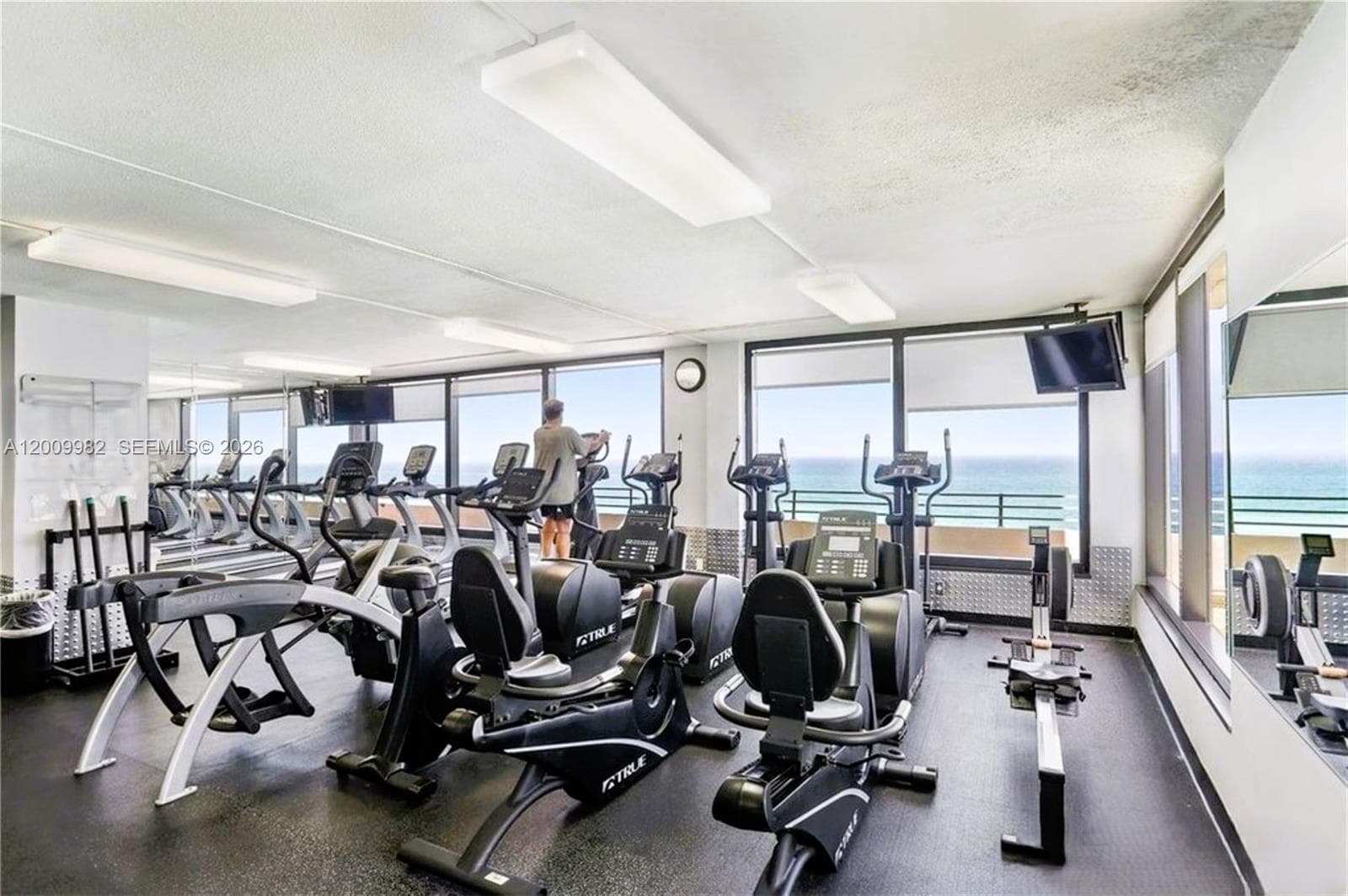 5555 Collins Ave 7P photo 8