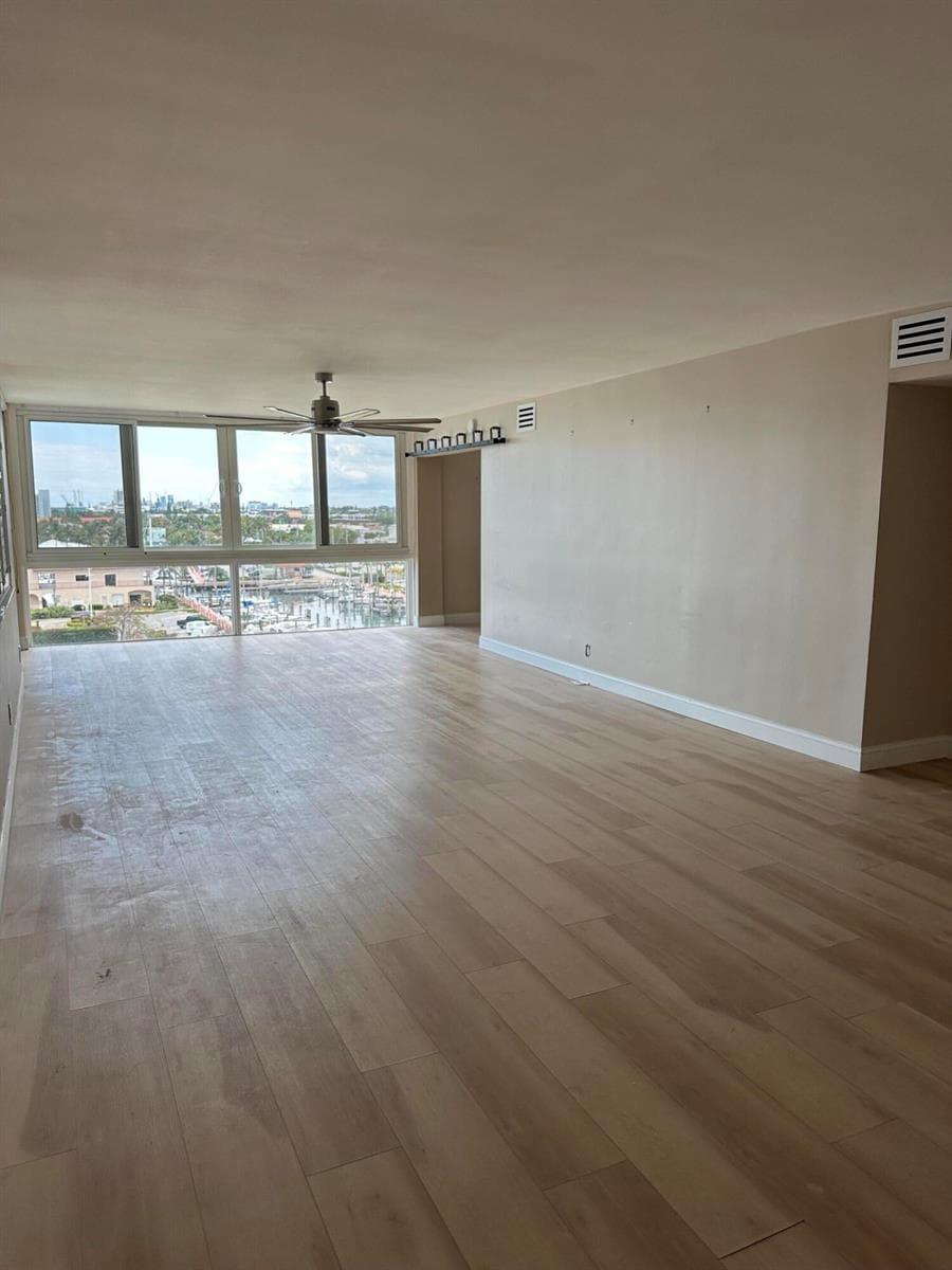 301 Lake Shore Drive 708 photo 2