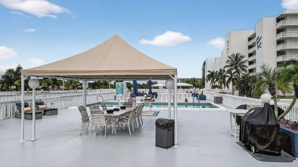 301 Lake Shore Drive 708 photo 22