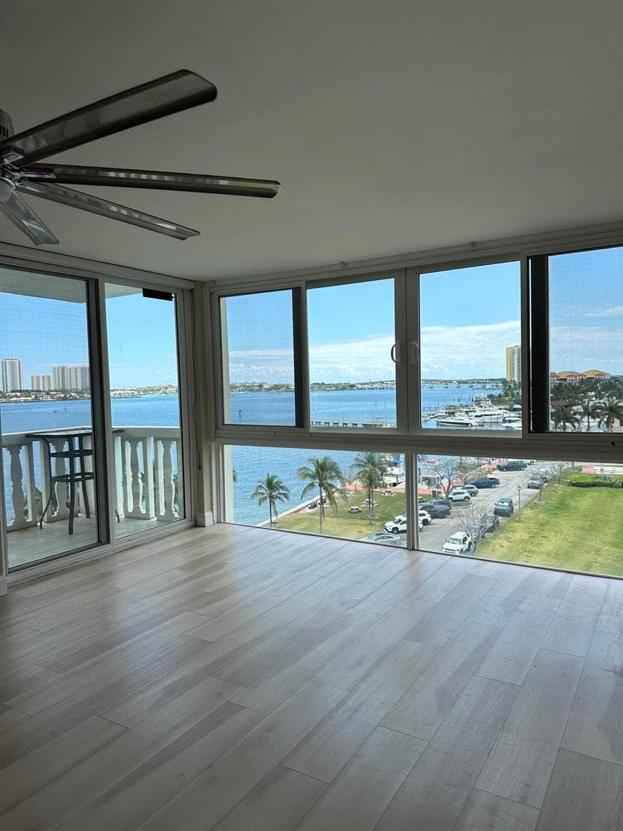 301 Lake Shore Drive 708 photo 3