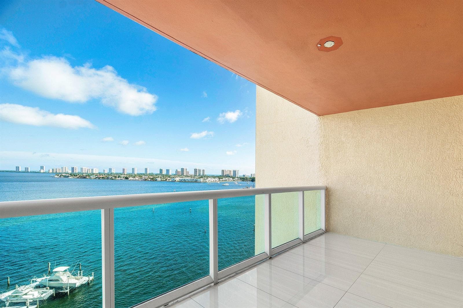 2650 Lake Shore Drive 1005 photo 2