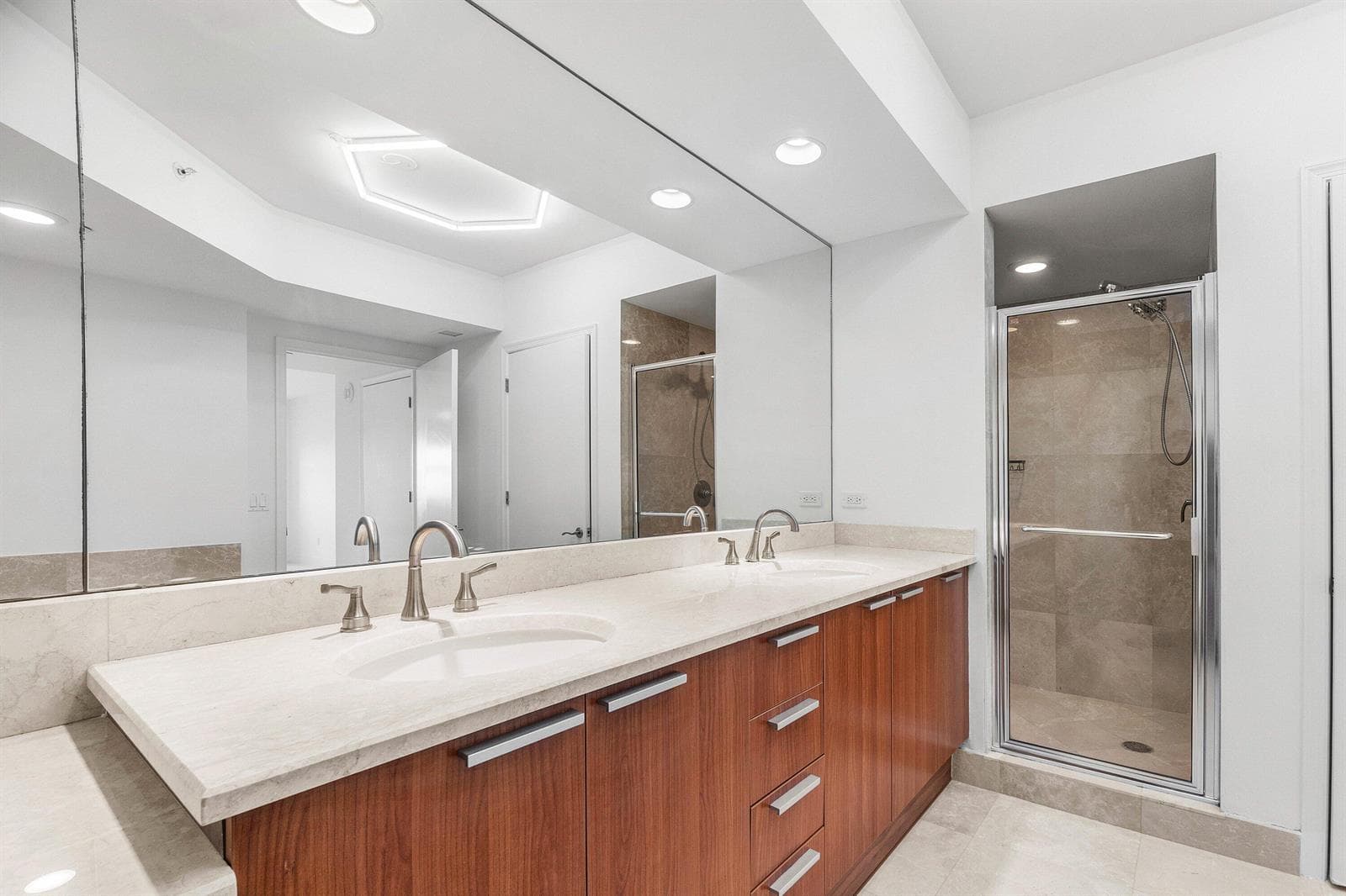 2650 Lake Shore Drive 1005 photo 14