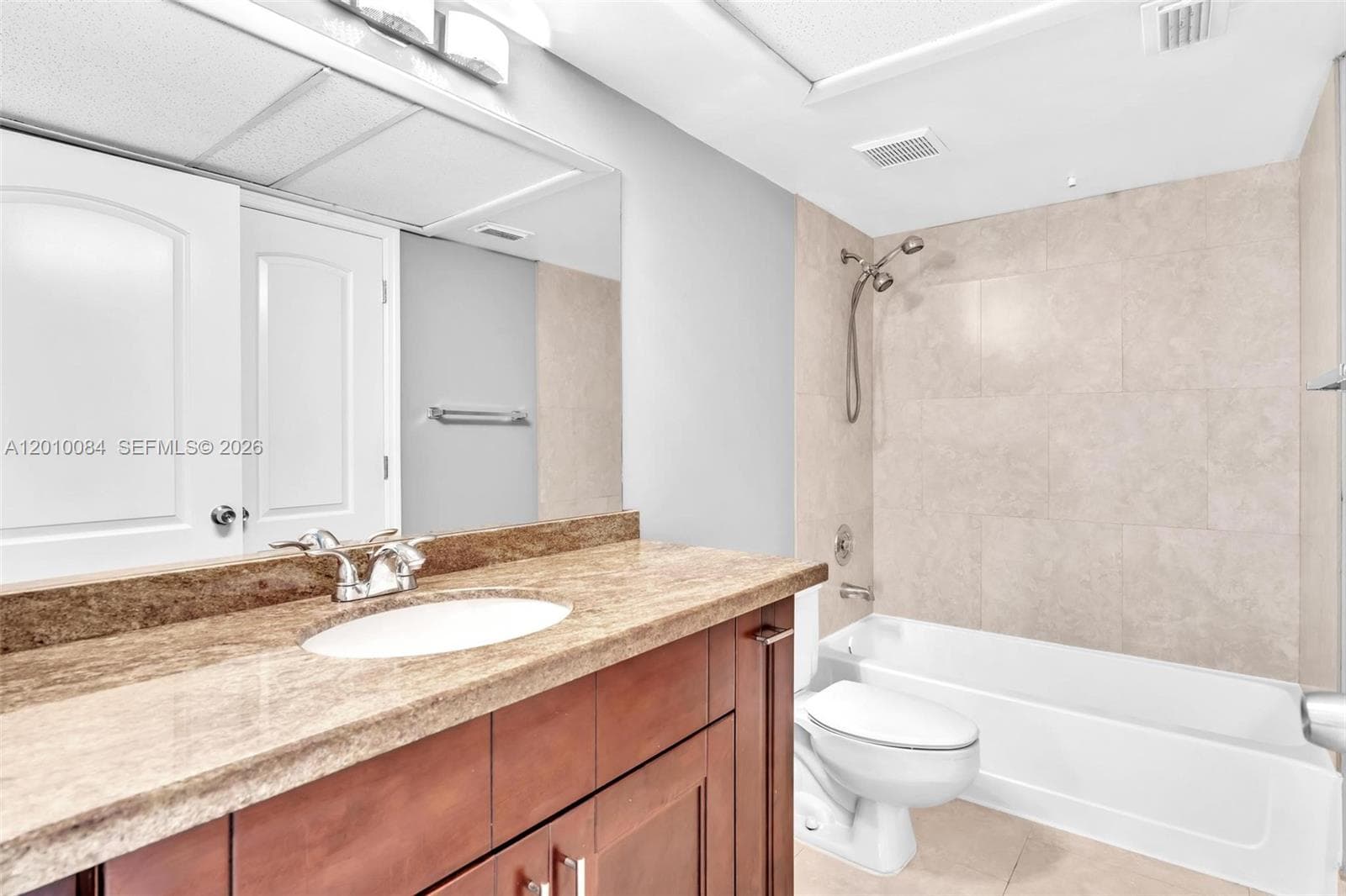 2881 Oakland Forest Dr 105 photo 24