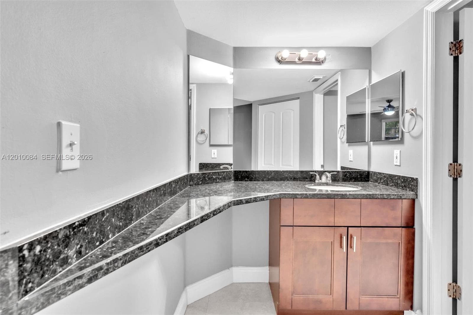 2881 Oakland Forest Dr 105 photo 15
