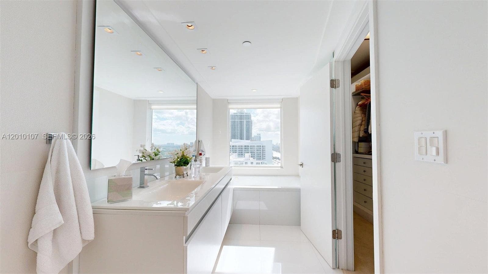 5025 Collins Ave 2206 photo 18