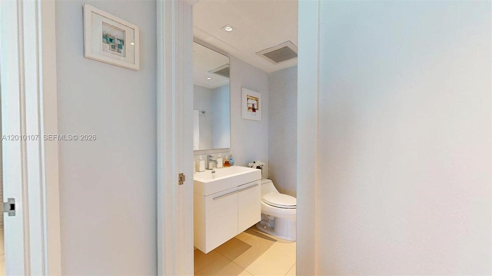 5025 Collins Ave 2206 photo 4